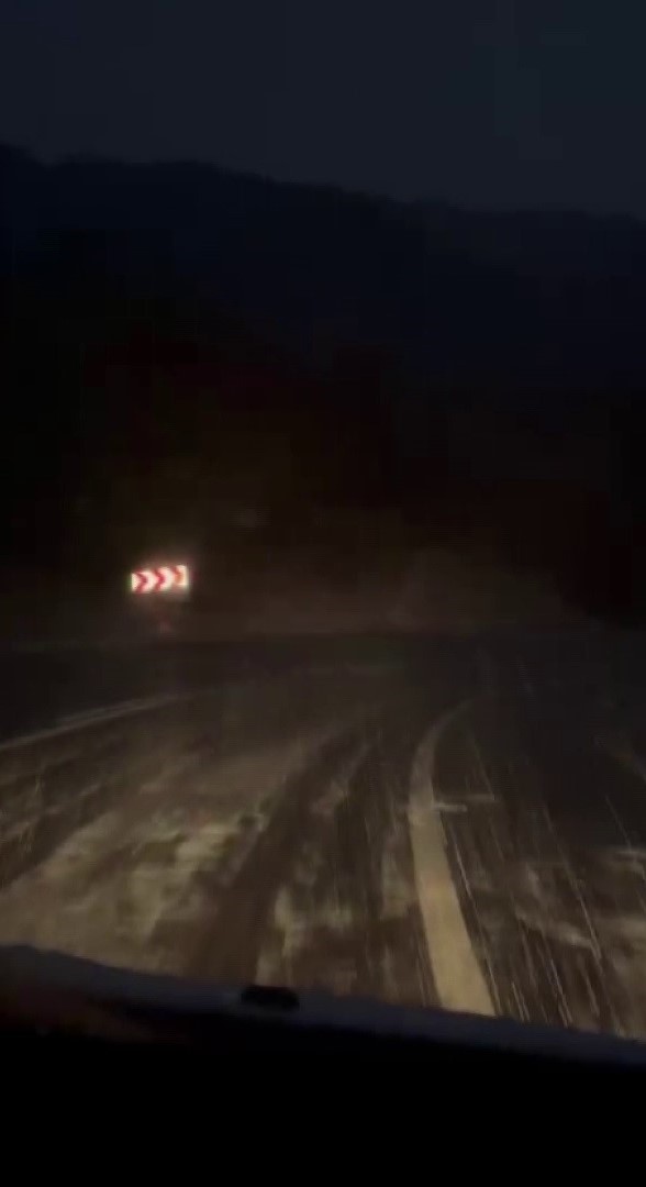 sivasin-karadenize-acilan-kapisinda-mevsimin-ilk-kari-yagdi