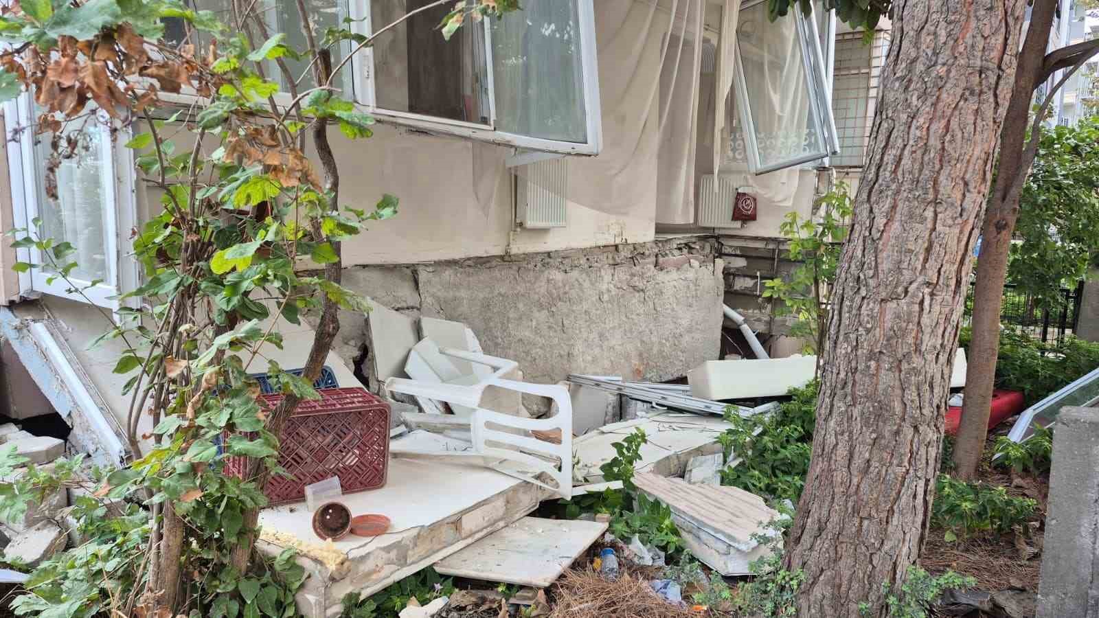 tahliye-karari-verilen-6-katli-binanin-balkonu-coktu-1-yarali