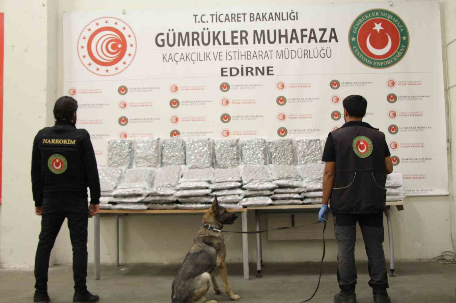 ticaret-bakanligi-3-farkli-operasyonda-4-milyar-385-milyon-tl-degerinde-uyusturucu-madde-ele-gecirildi