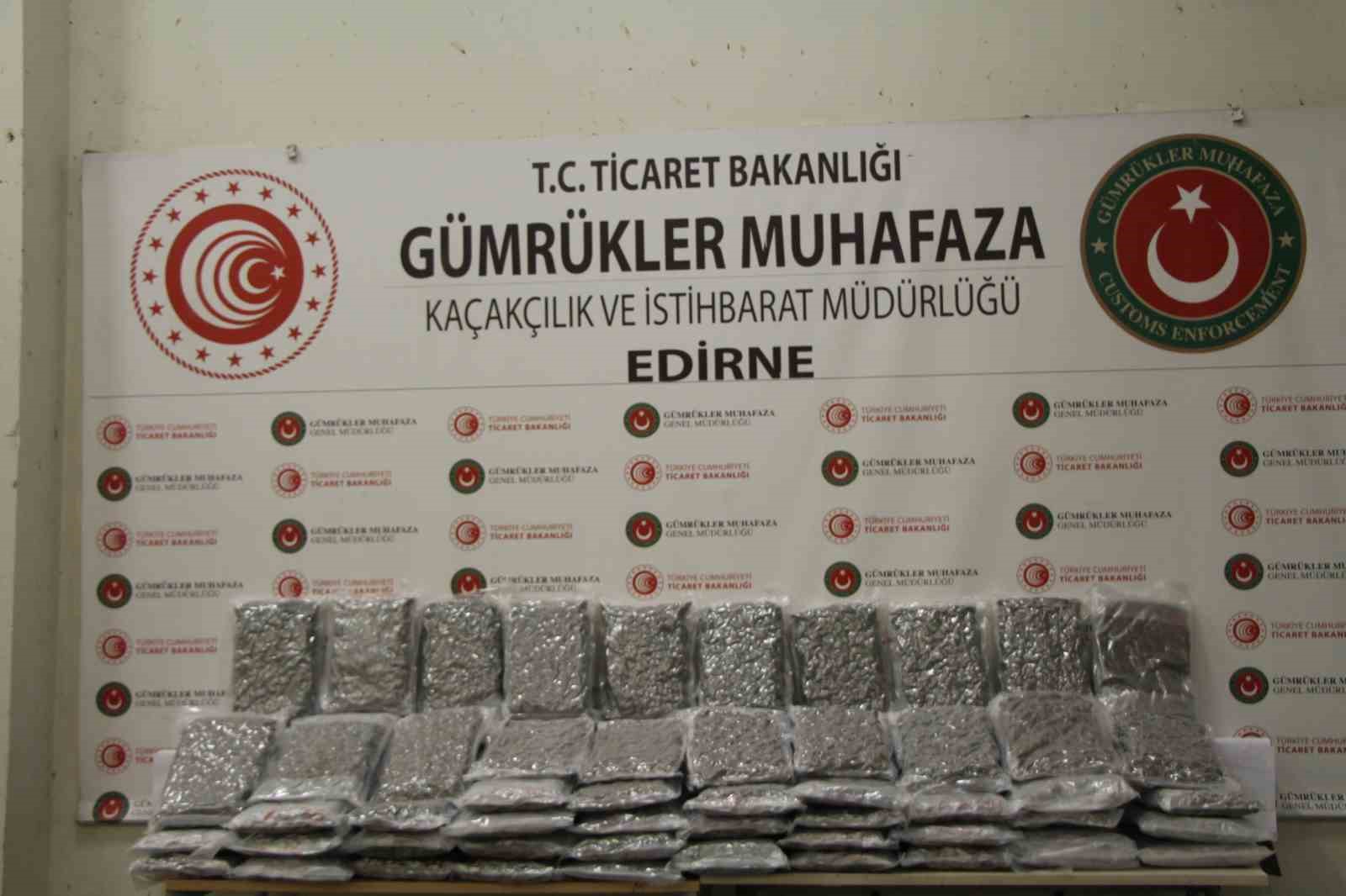 ticaret-bakanligi-3-farkli-operasyonda-4-milyar-385-milyon-tl-degerinde-uyusturucu-madde-ele-gecirildi