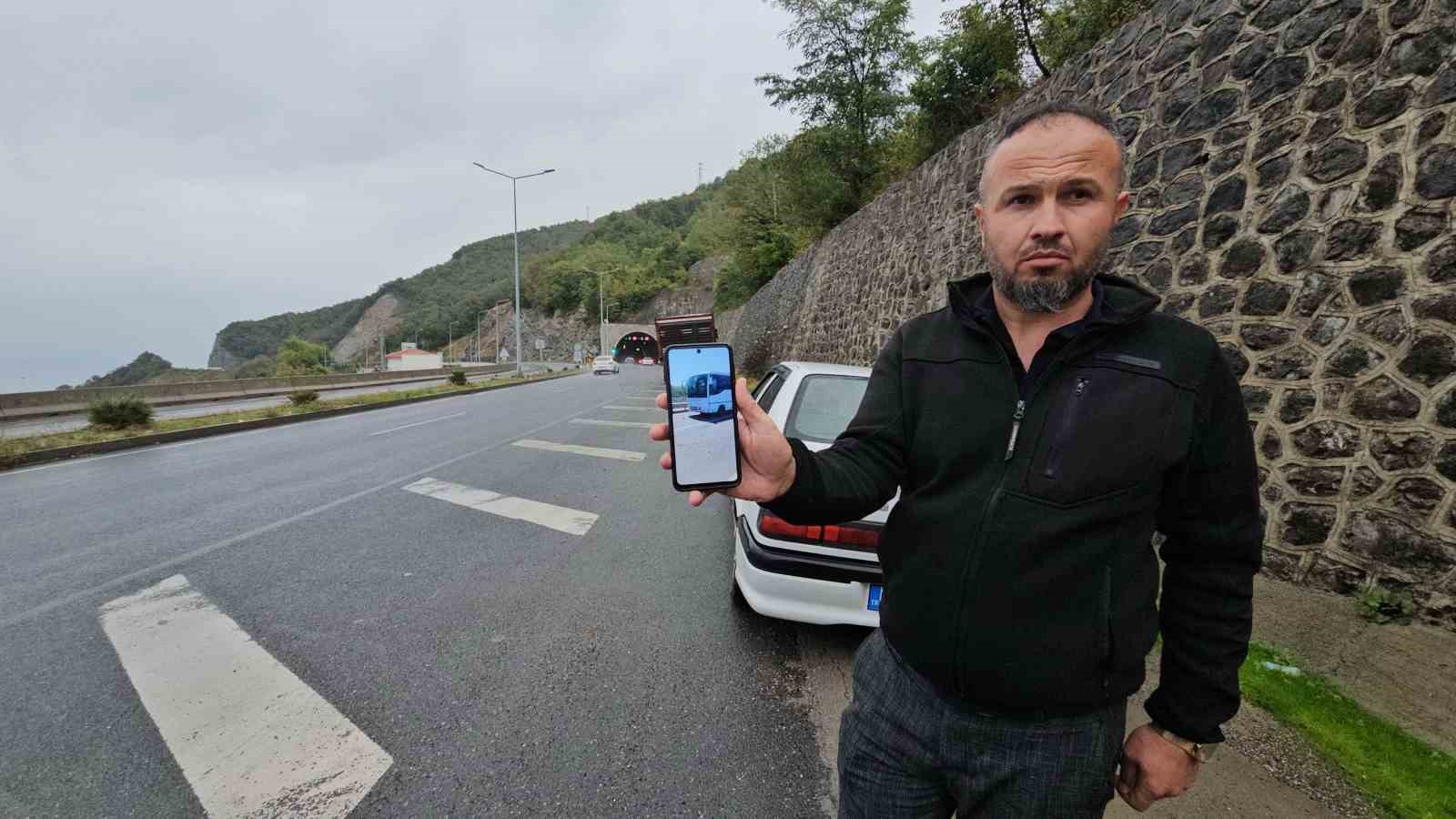 tunel-cikisinda-geri-manevra-yapan-halk-otobusu-kazaya-yol-acti