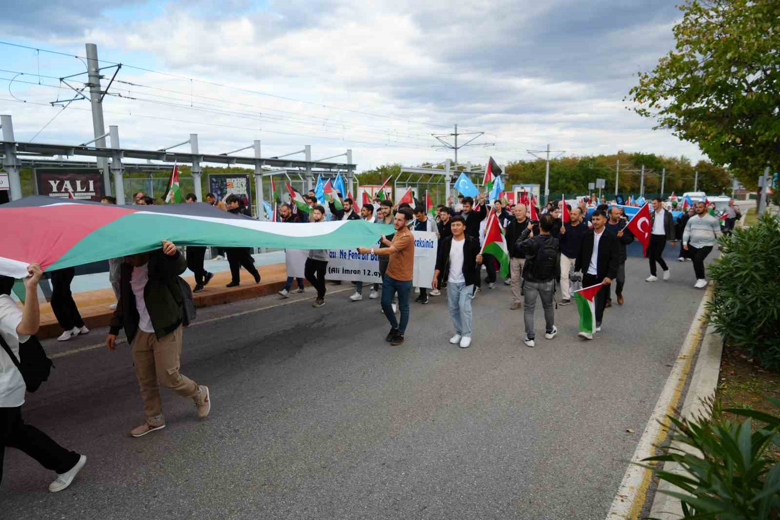 universite-ogrencileri-filistin-icin-yurudu-gercek-guc-vicdanda-ve-bilimde-saklidir