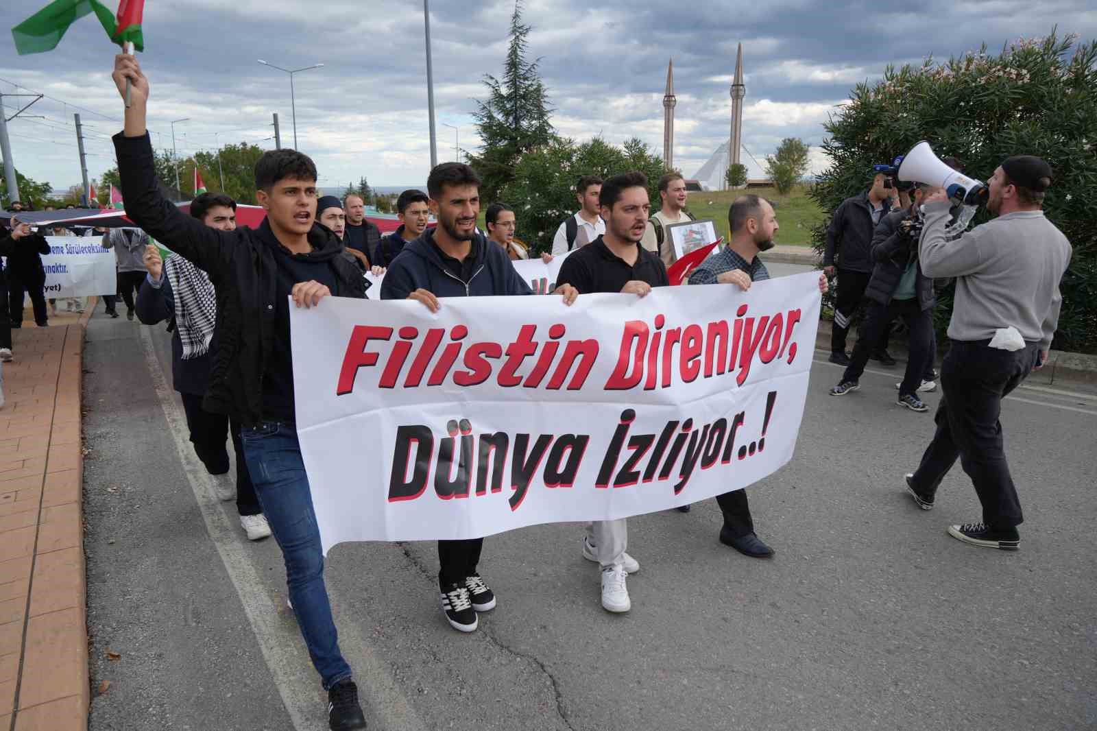 universite-ogrencileri-filistin-icin-yurudu-gercek-guc-vicdanda-ve-bilimde-saklidir