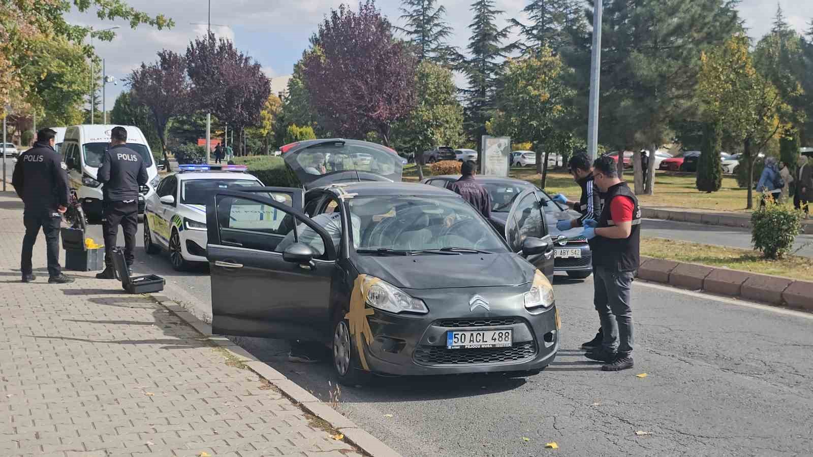 universitede-cinayet-fakulte-onunde-eski-esi-tarafindan-vurulan-kadin-hayatini-kaybetti