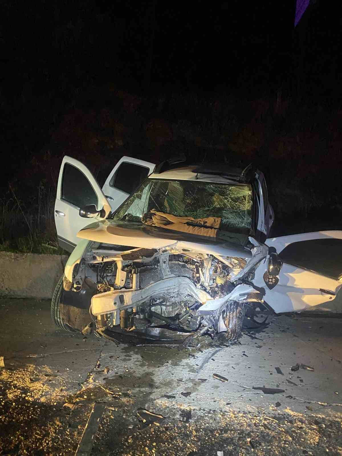 usakta-cip-ile-otomobil-carpisti-2-olu-3-yarali