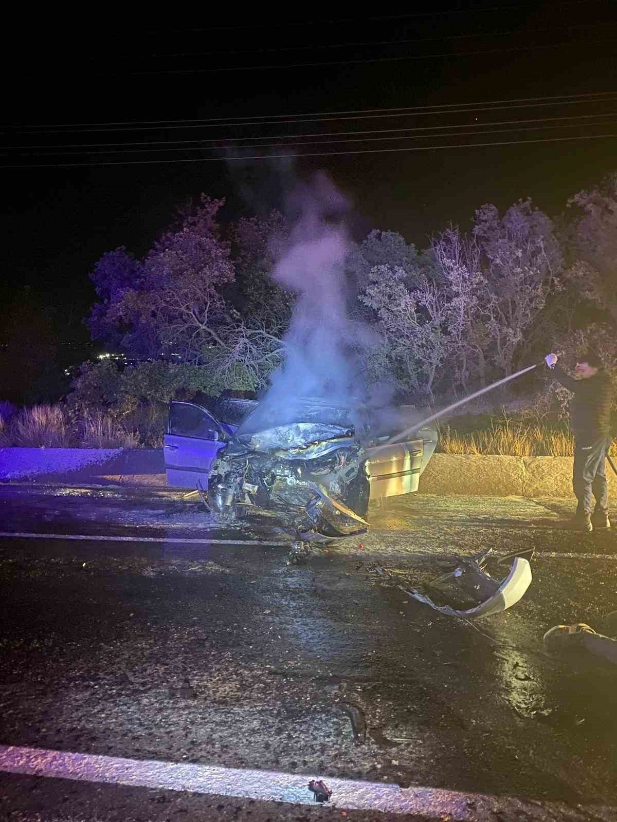 usakta-cip-ile-otomobil-carpisti-2-olu-3-yarali