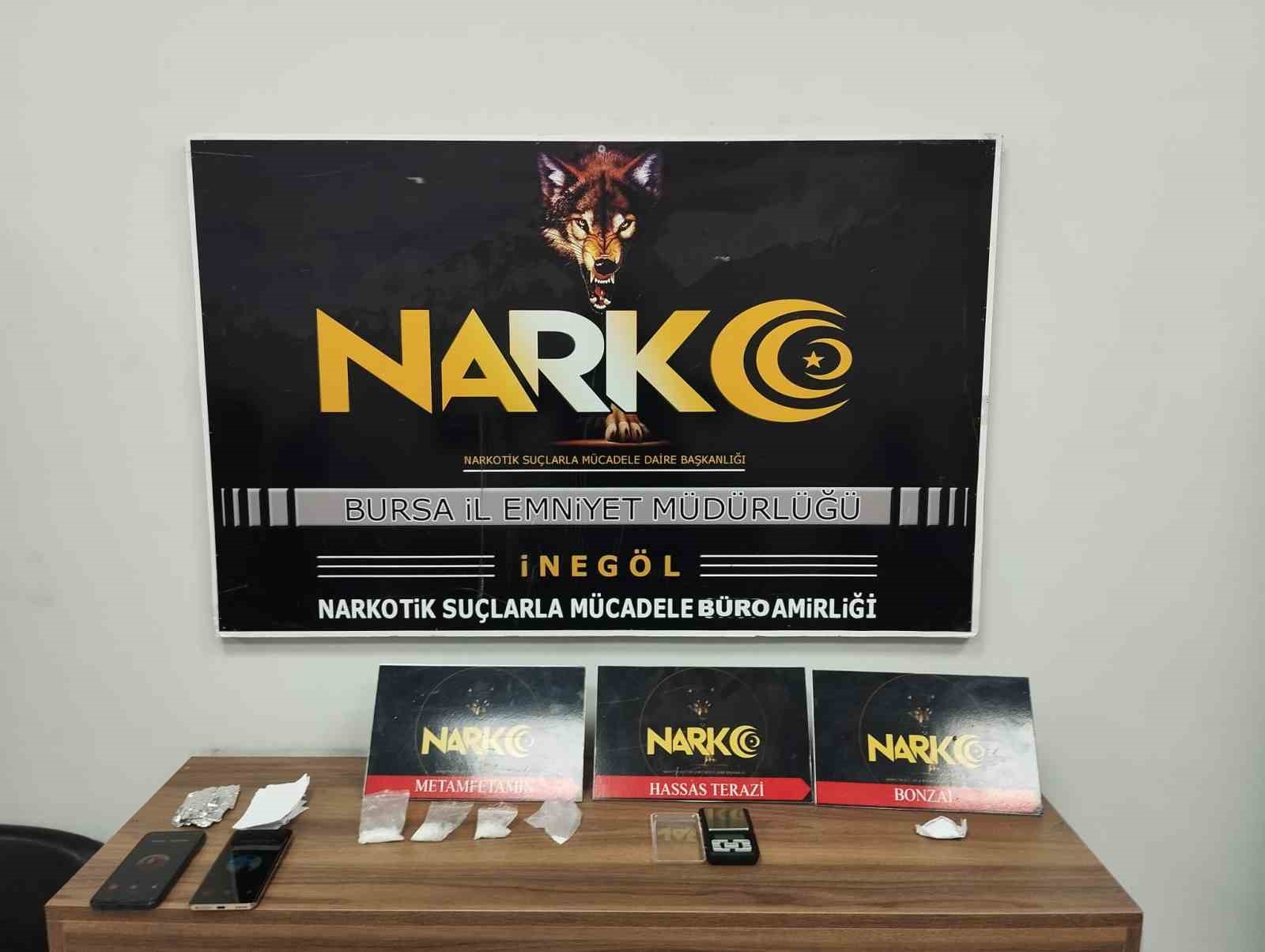 uyusturucu-saticilari-sucustu-yakalandi