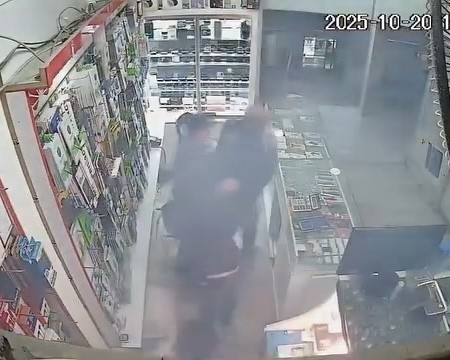 vanda-cep-telefonu-bataryasi-bomba-gibi-patladi