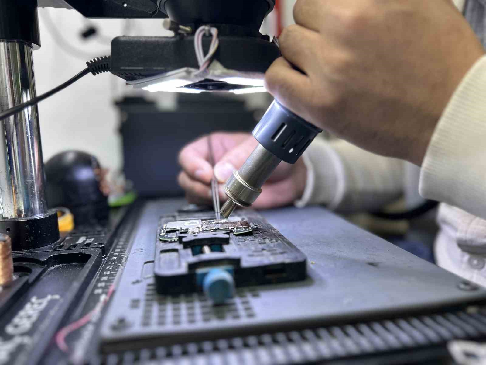 vanda-cep-telefonu-bataryasi-bomba-gibi-patladi