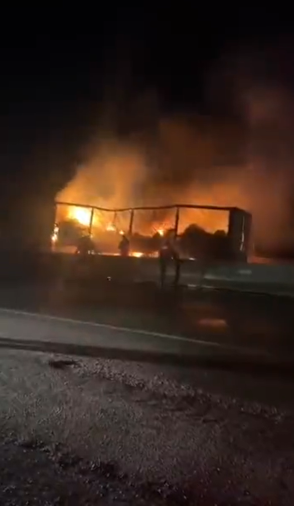 yalovada-seyir-halindeki-tir-alevlere-teslim-oldu