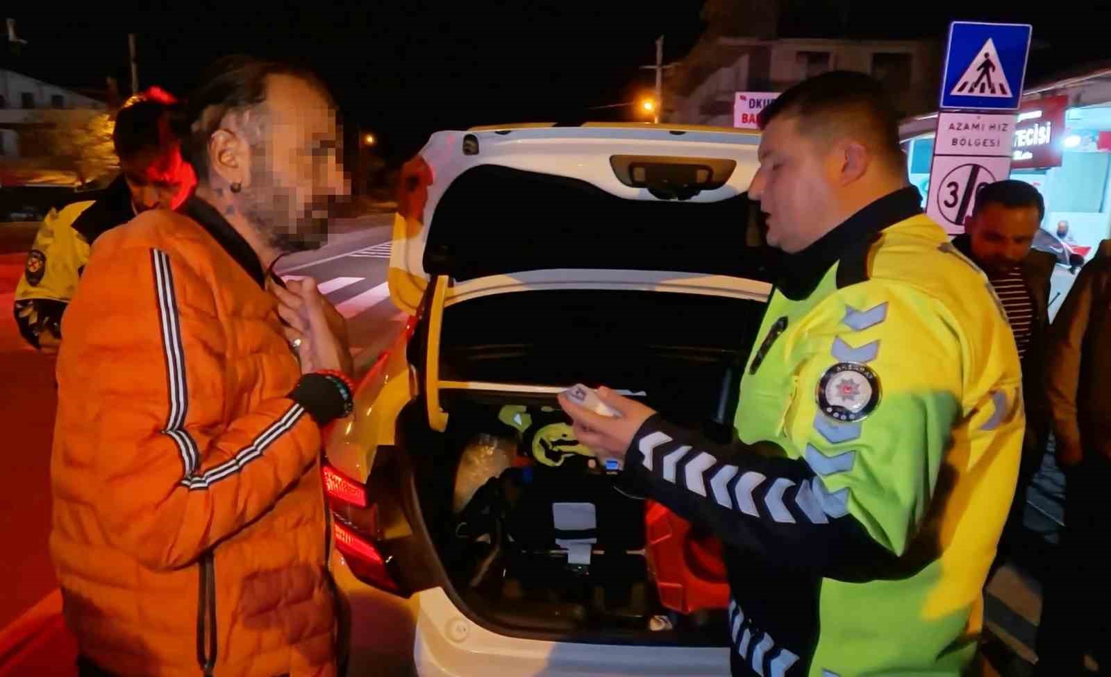 yasal-sinirin-8-kat-uzerinde-alkollu-halde-kaza-yapti-kahveye-oturup-cay-icti