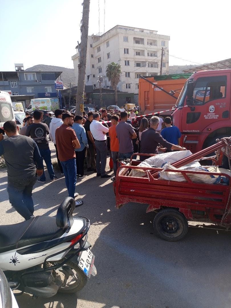 yolun-karsisina-gecerken-kamyonun-altinda-ezilen-71-yasindaki-adam-oldu