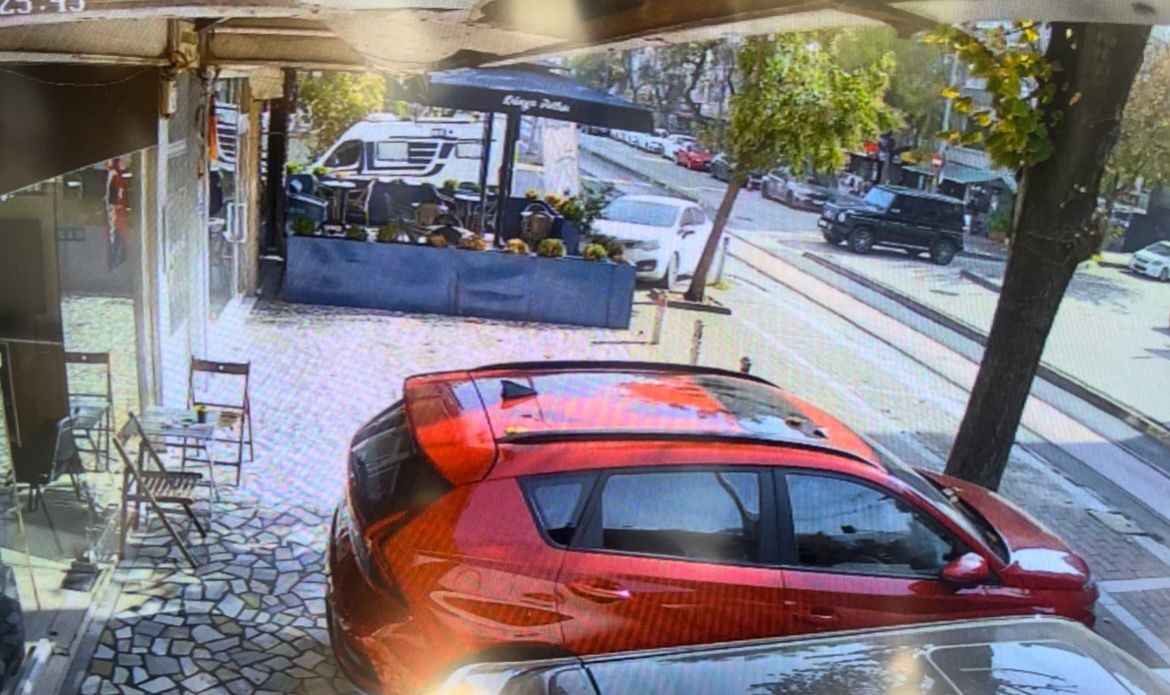 15-milyon-liralik-cipe-carpmamak-icin-manevra-yapti-tatlici-dukkanina-boyle-girdi