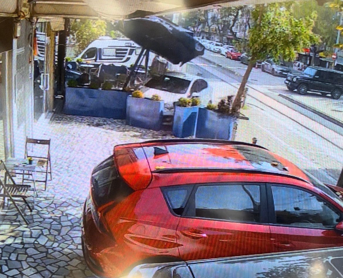 15-milyon-liralik-cipe-carpmamak-icin-manevra-yapti-tatlici-dukkanina-boyle-girdi