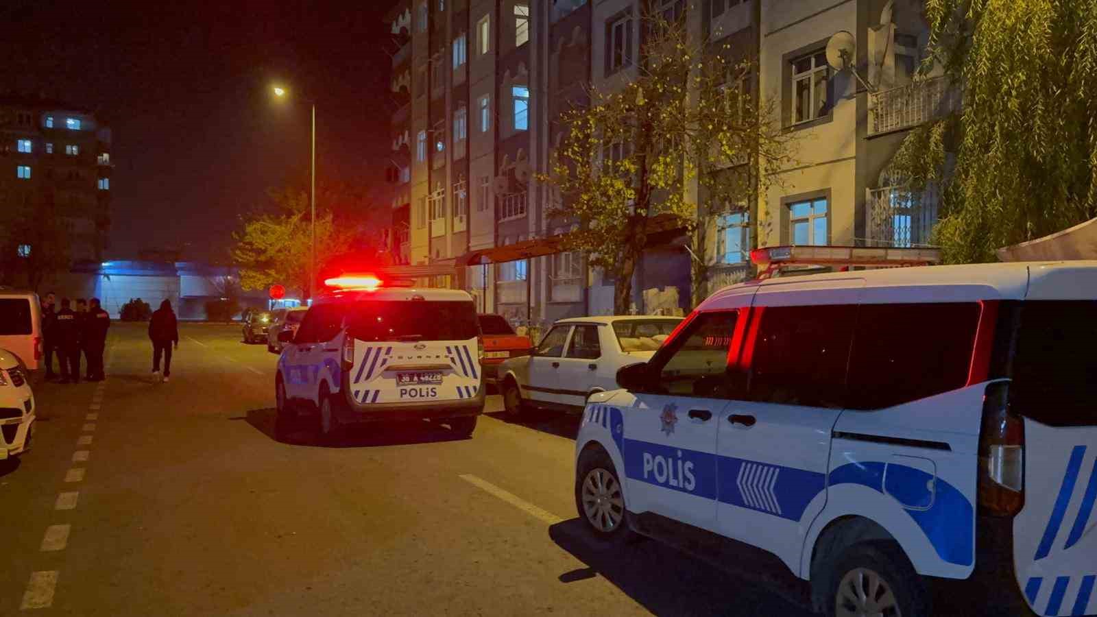 ablasinin-acisina-dayanamadi-ayni-yerden-atladi-1-agir-yarali