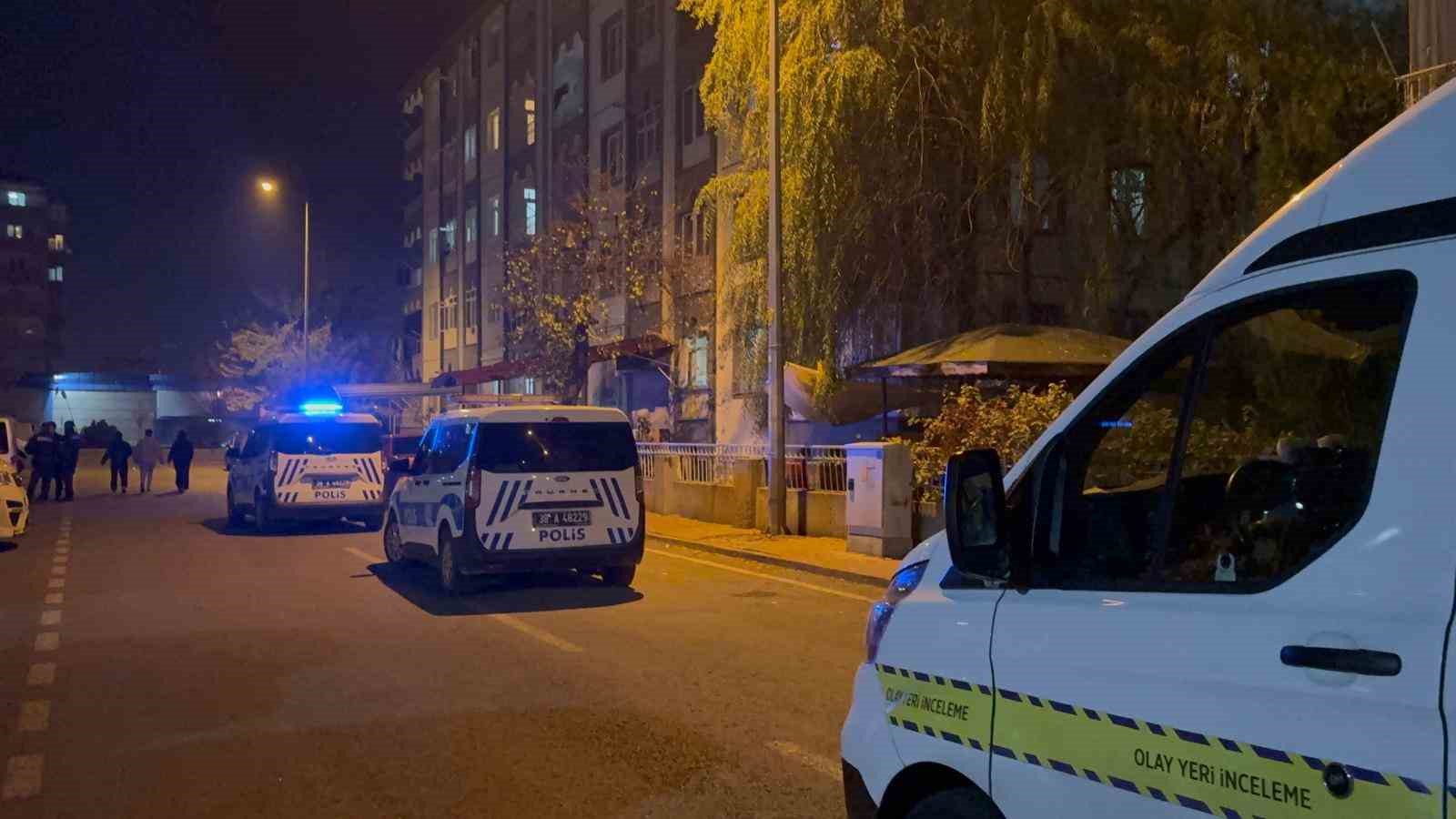 ablasinin-acisina-dayanamadi-ayni-yerden-atladi-1-agir-yarali