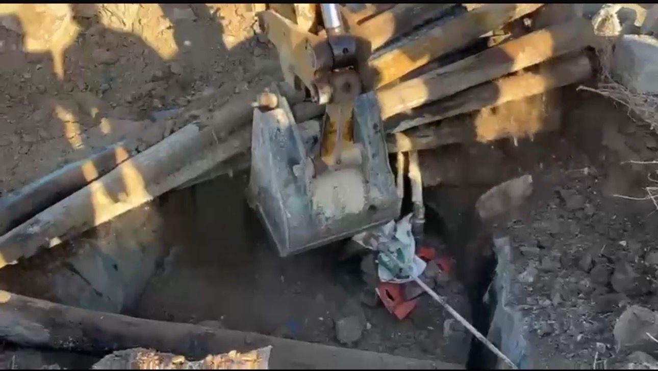 agrida-yer-altina-gizlenen-tanktan-3-bin-562-litre-kacak-motorin-cikti