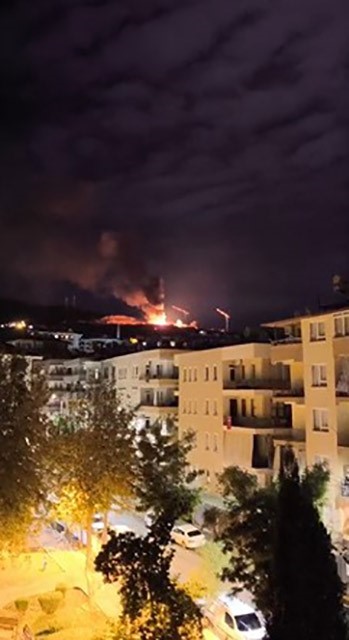 alanyada-mutfak-tupu-yuklu-kamyonet-alev-alev-yandi