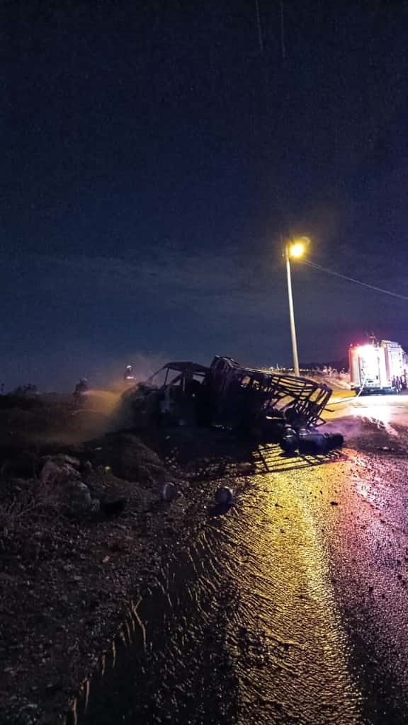 alanyada-mutfak-tupu-yuklu-kamyonet-alev-alev-yandi