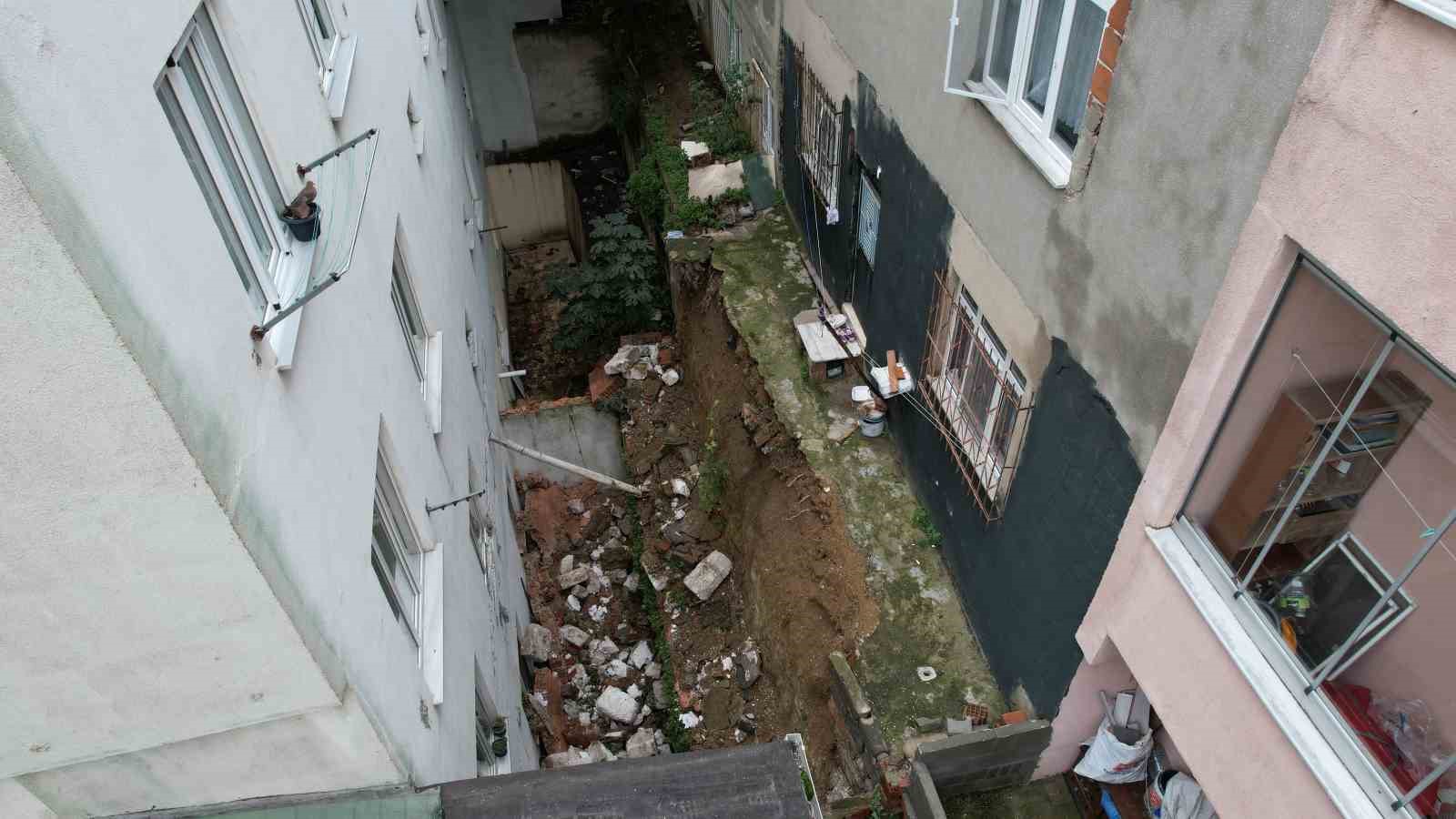 arnavutkoyde-iki-bina-arasindaki-istinat-duvar-coktu