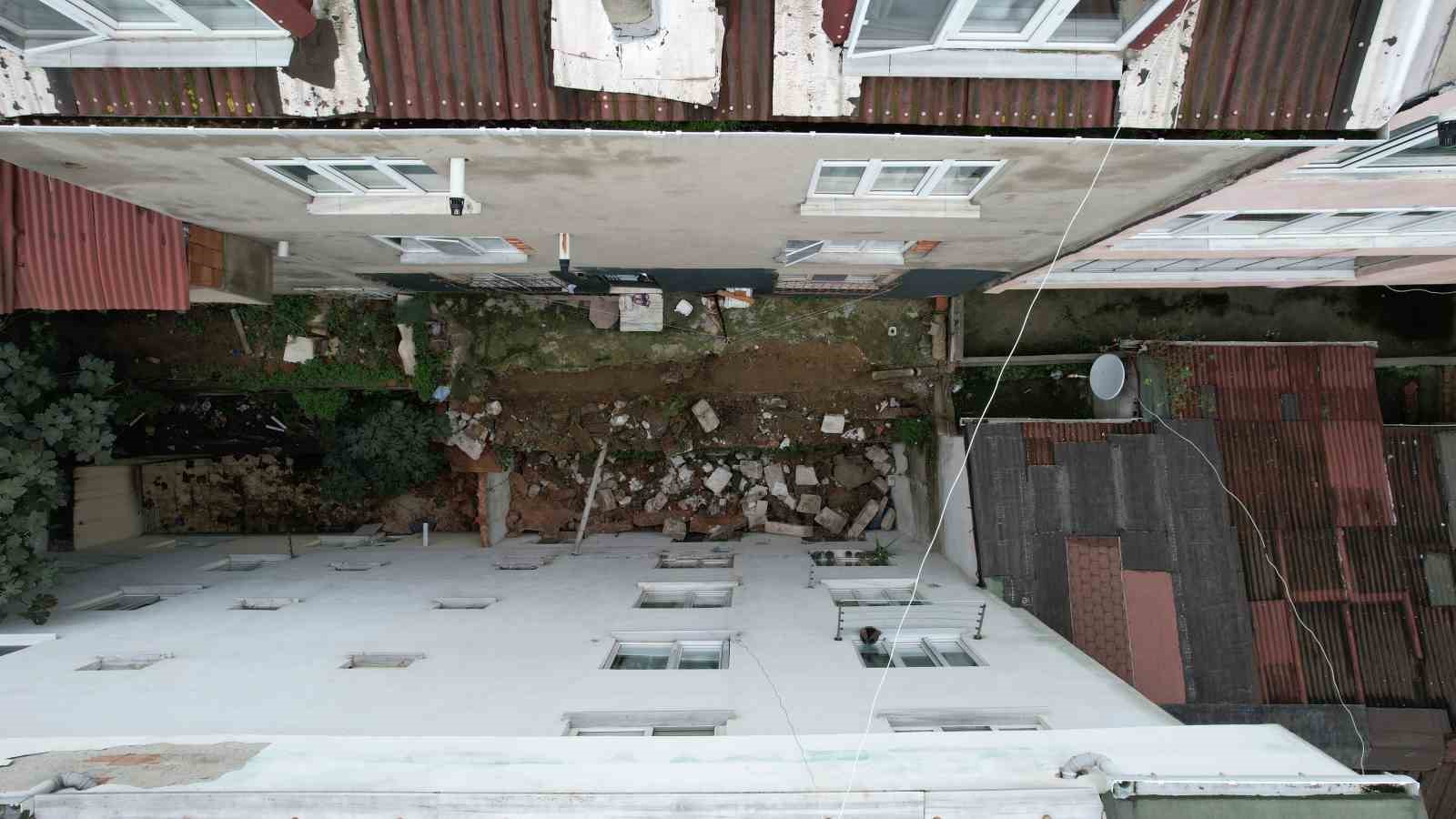 arnavutkoyde-iki-bina-arasindaki-istinat-duvar-coktu