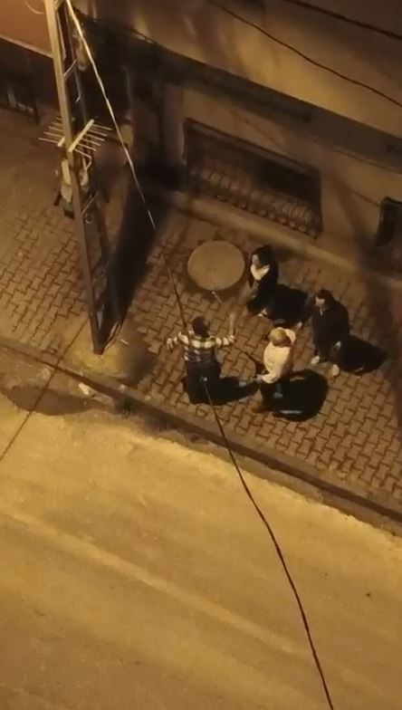 arnavutkoyde-ses-tartismasi-sopali-kavgaya-donustu