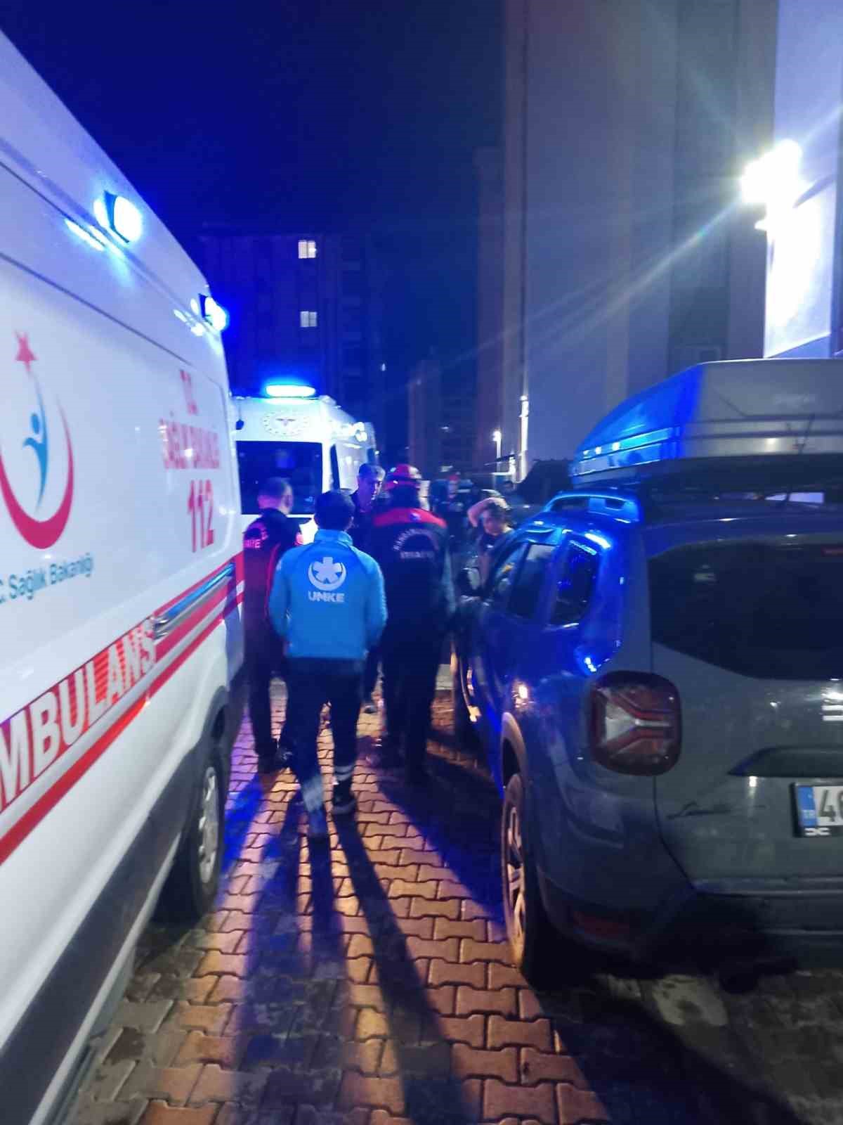 asansor-6-kattan-yere-cakildi-1-yarali