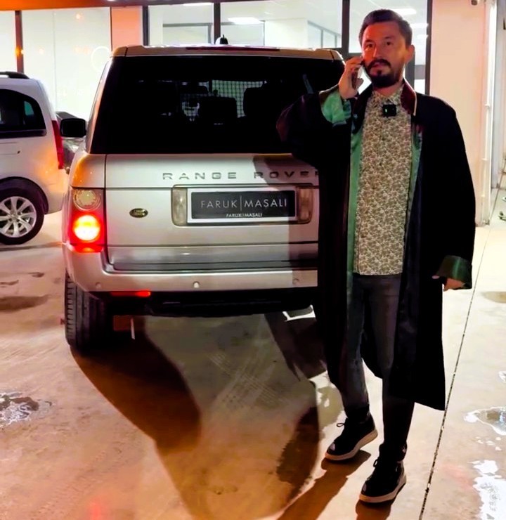 avukatlardan-cubbeyle-arac-tanitimi-yapan-galericiye-suc-duyurusu