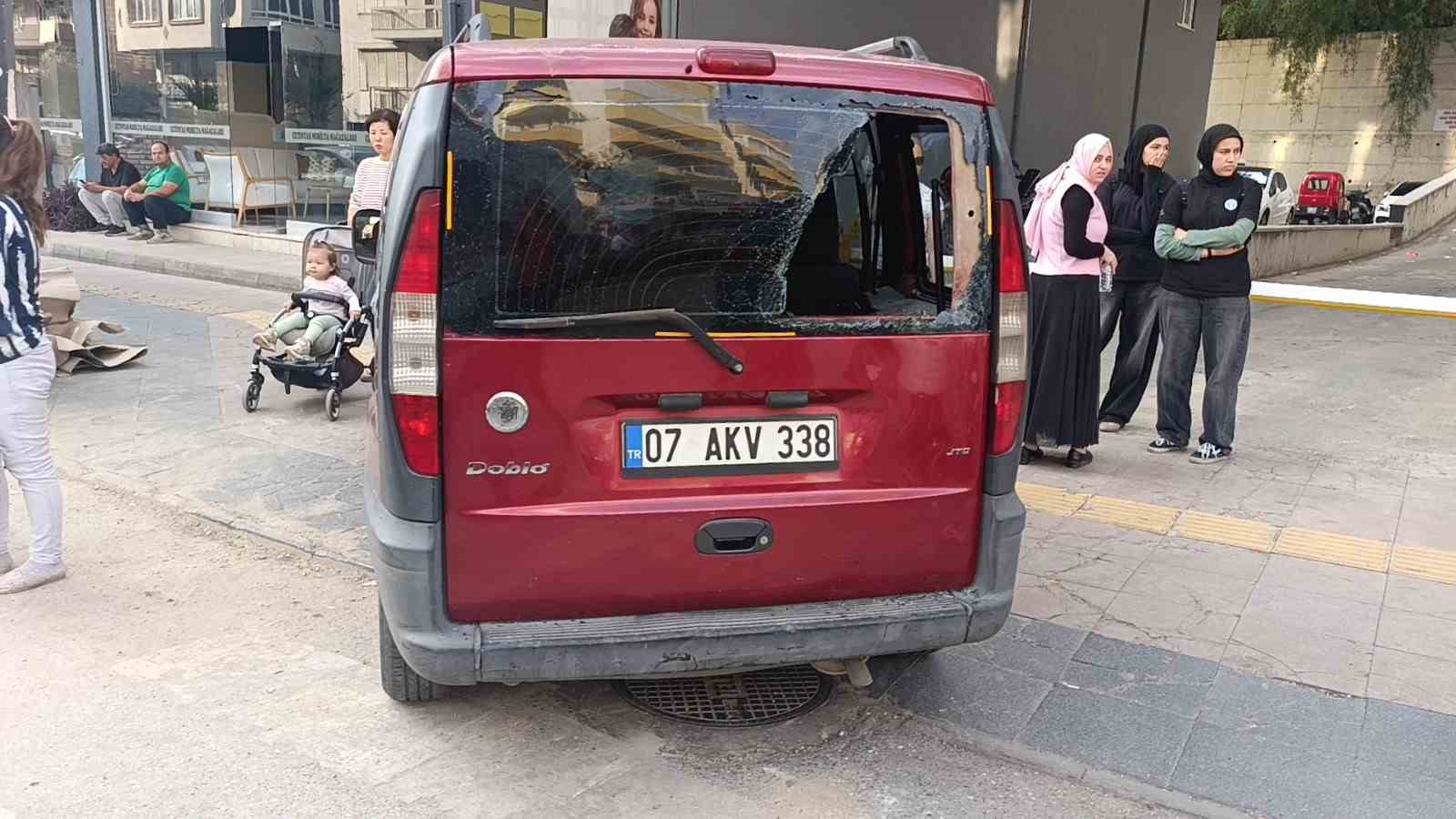 ayni-cadde-uzerinde-5-dakika-arayla-kaza-2-motosiklet-surucusu-yaralandi