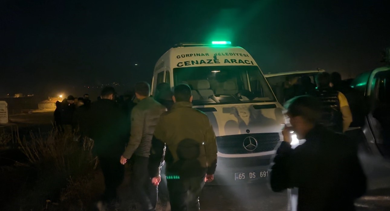 baraja-ucan-aracta-hayatini-kaybeden-22-yasindaki-cihat-gozyaslari-arasinda-topraga-verildi