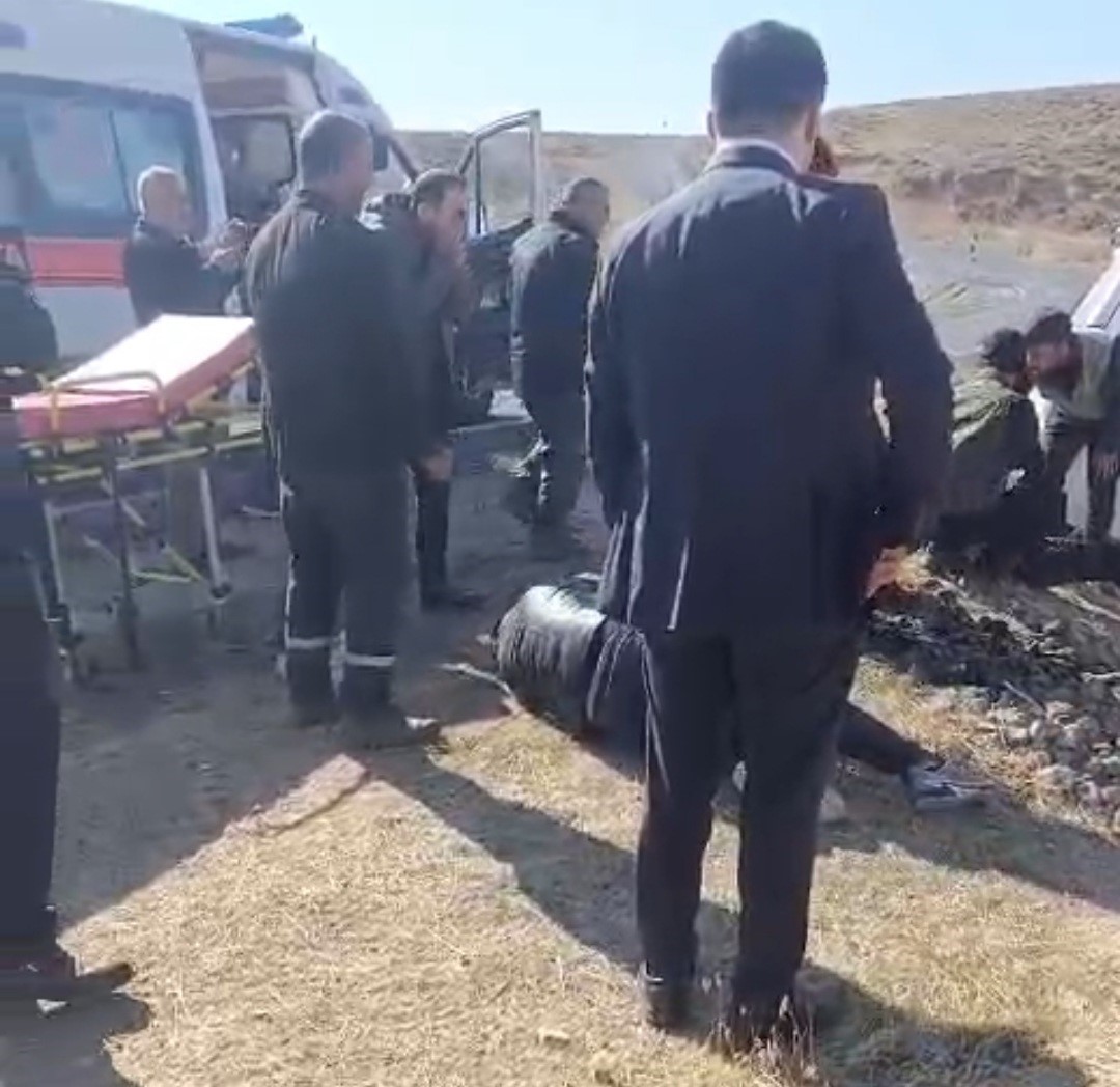 baskalede-trafik-kazasi-4-yarali