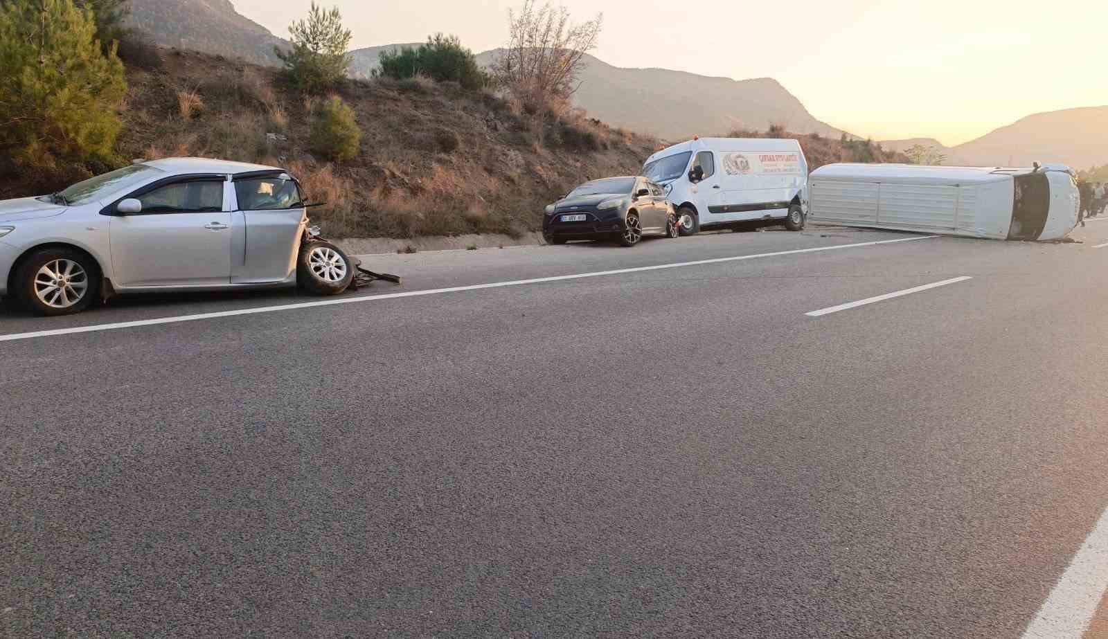 bilecikte-4-aracin-karistigi-zincirleme-kazada-3-kisi-yaralandi