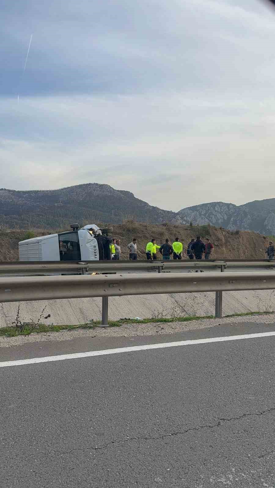 bilecikte-4-aracin-karistigi-zincirleme-kazada-3-kisi-yaralandi