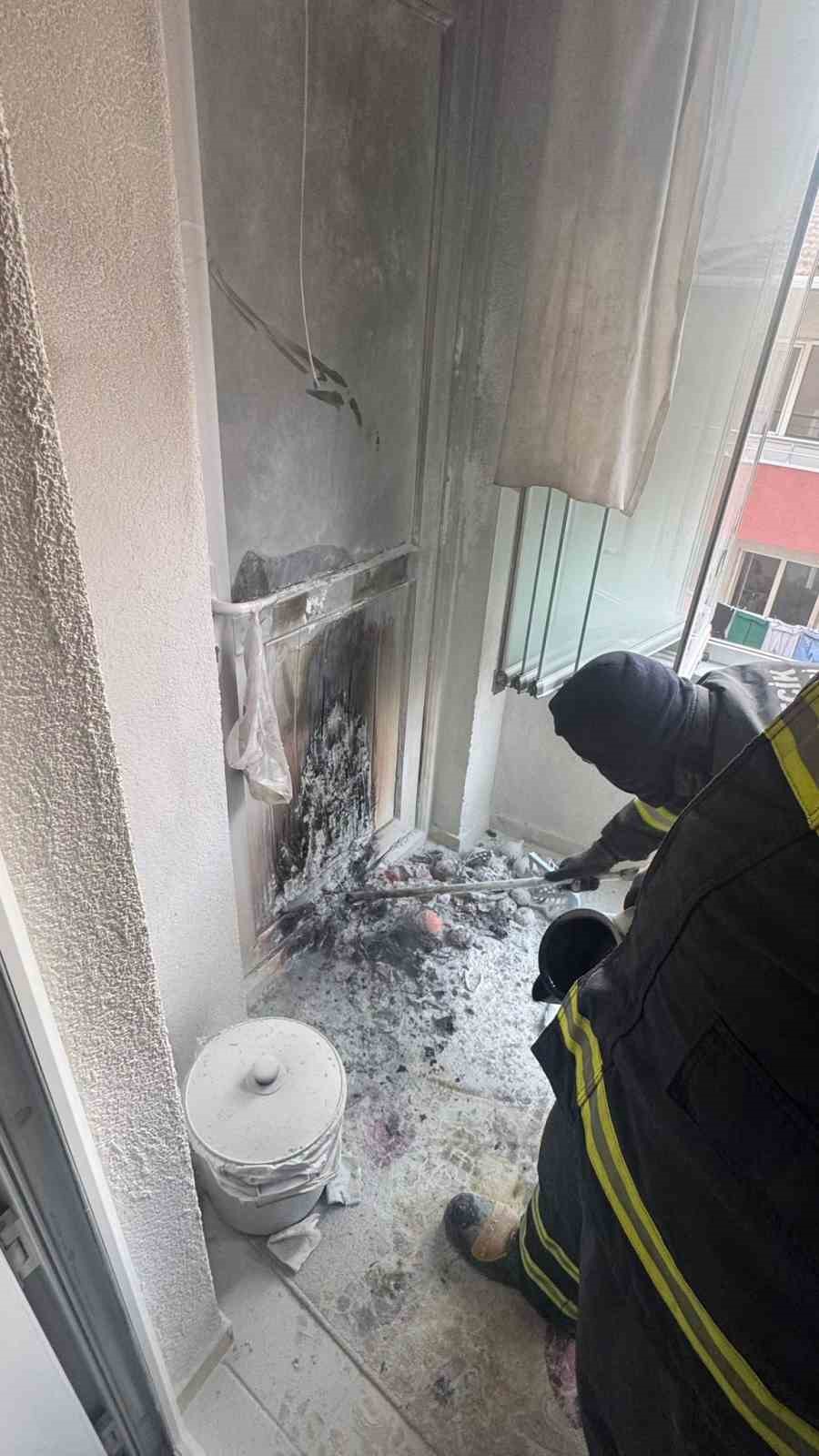 bilecikte-balkonda-cikan-yanginda-bir-kisi-dumandan-etkilendi