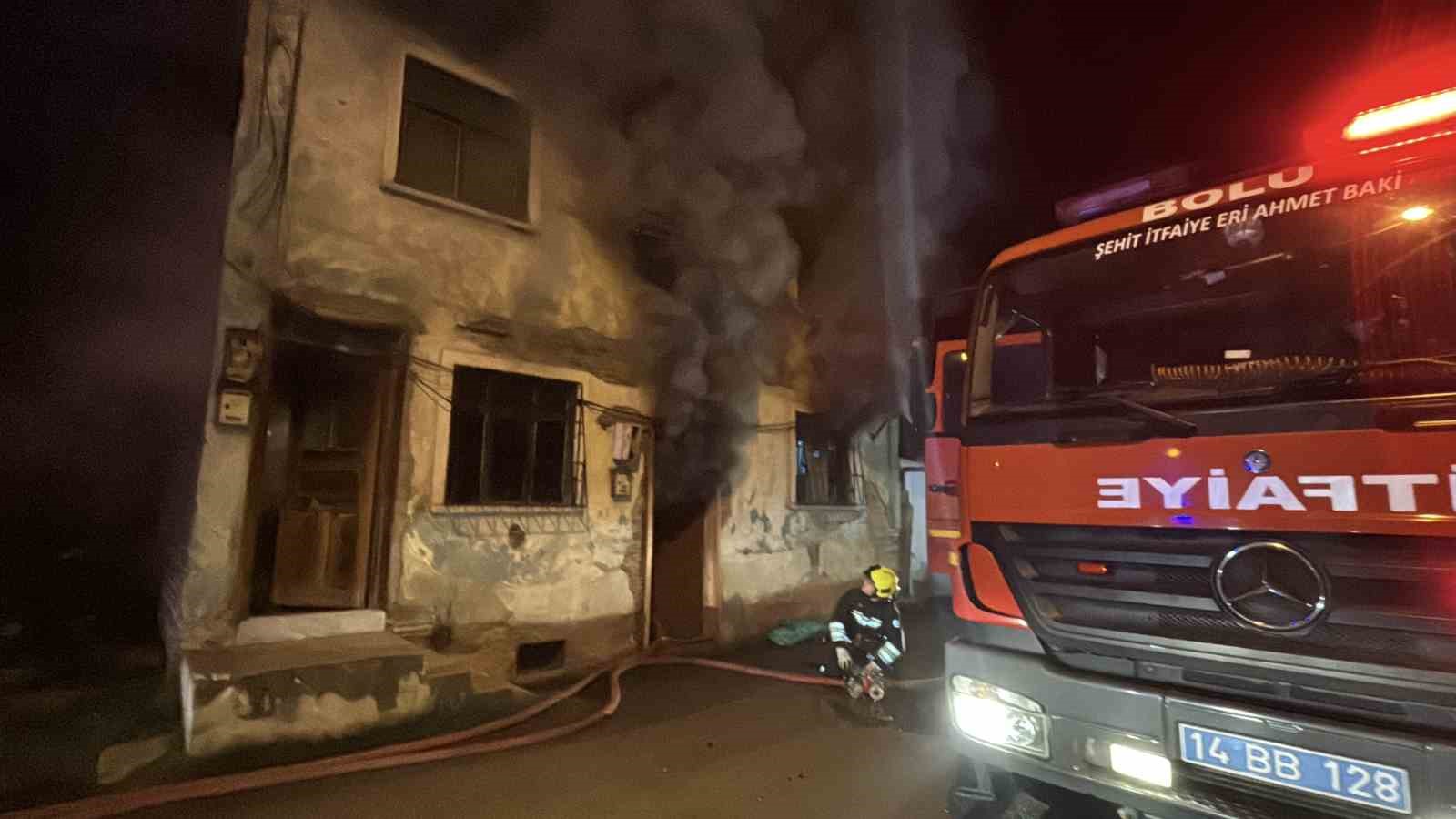 boluda-2-katli-ahsap-evde-sobadan-kaynakli-yangin-cikti-1-yarali