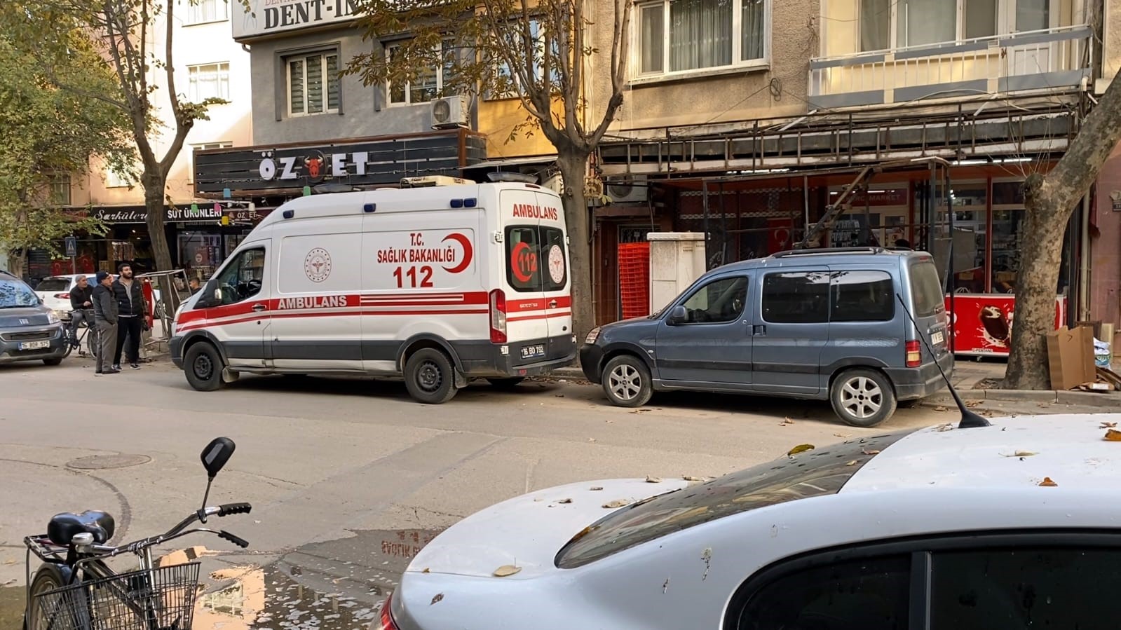 bursada-balkondan-dusen-yasli-adam-hayatini-kaybetti