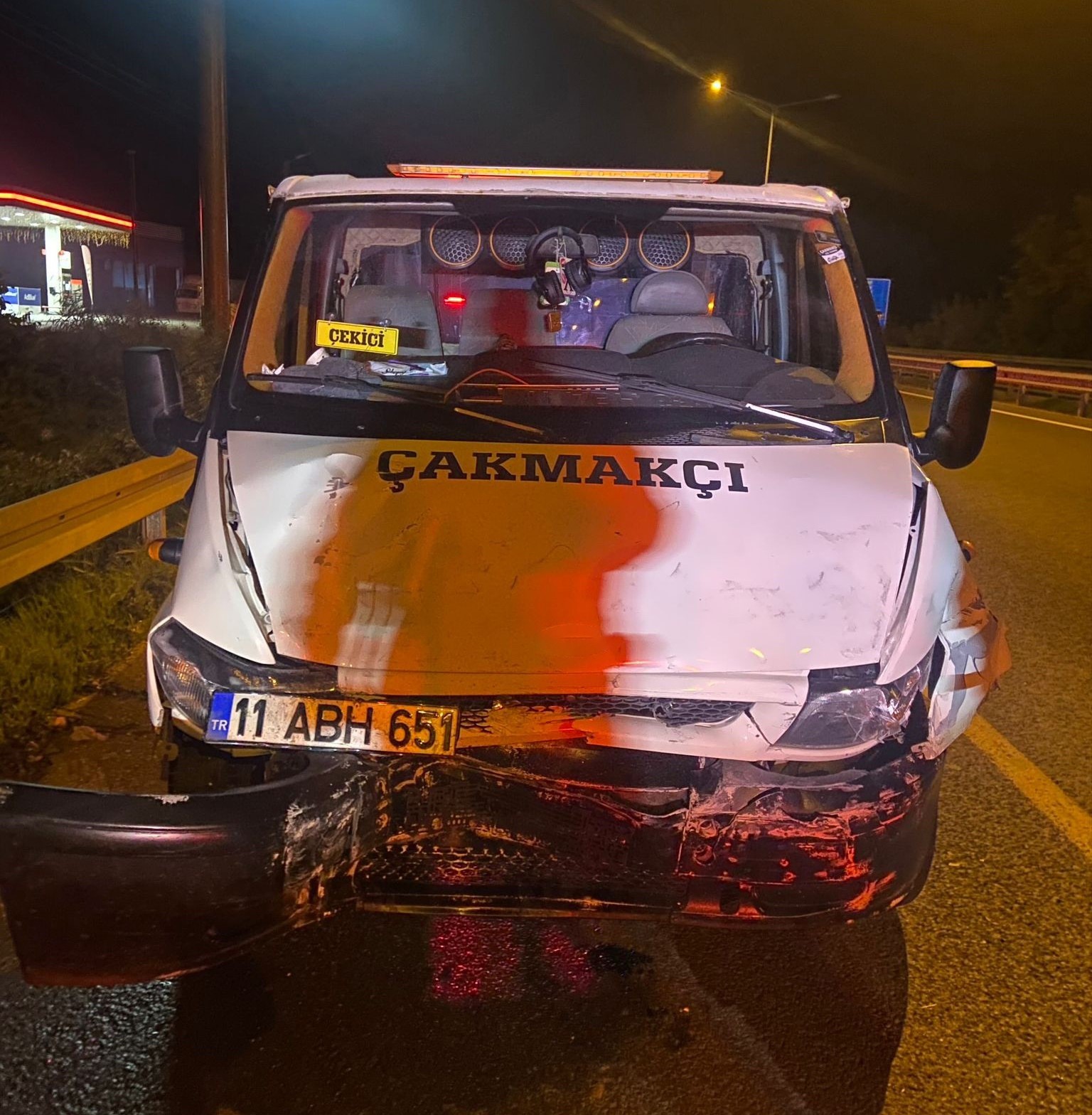 cekici-kamyonet-ticari-araca-carpti-2-olu