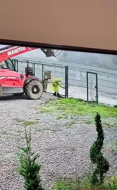 degeri-5-milyonun-uzerindeki-is-makinesini-saniyeler-icinde-caldi