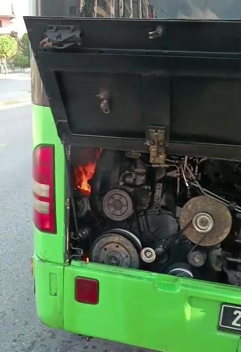 denizlide-yanmaya-baslayan-halk-otobusunde-facia-ucuz-atlatildi