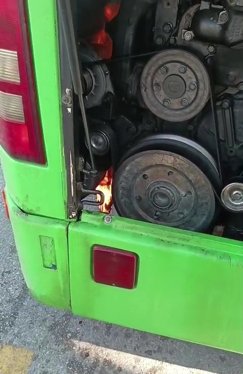 denizlide-yanmaya-baslayan-halk-otobusunde-facia-ucuz-atlatildi