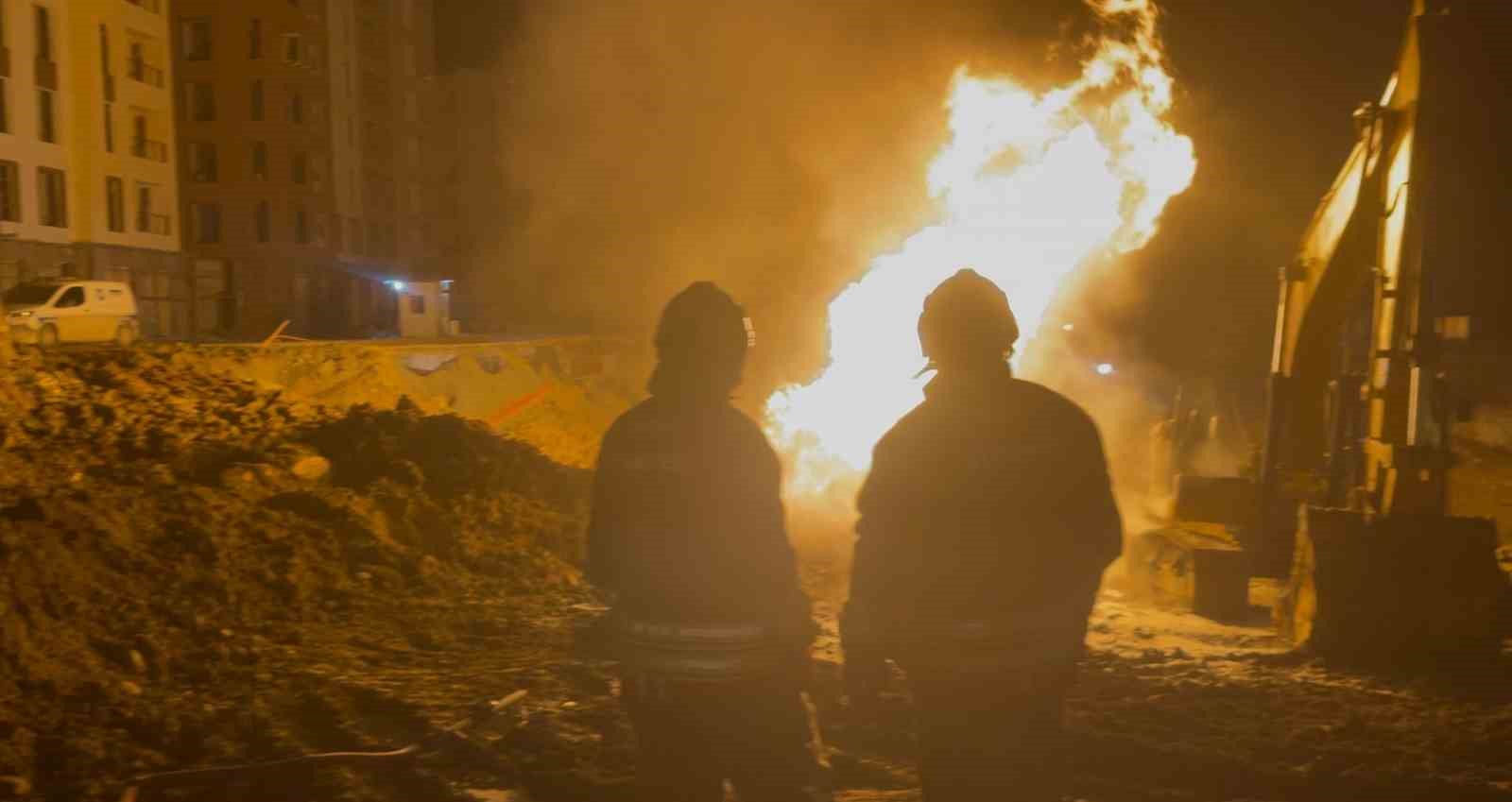 dogal-gaz-patlamasiyla-cikan-yanginda-2-isci-yaralandi