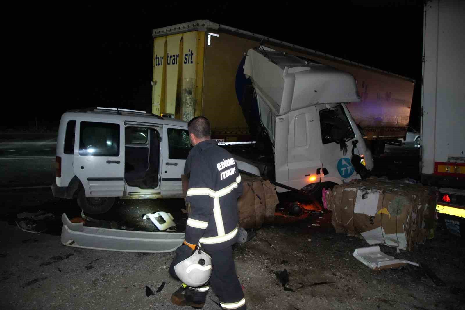 edirnede-zincirleme-kaza-olu-ve-yaralilar-var