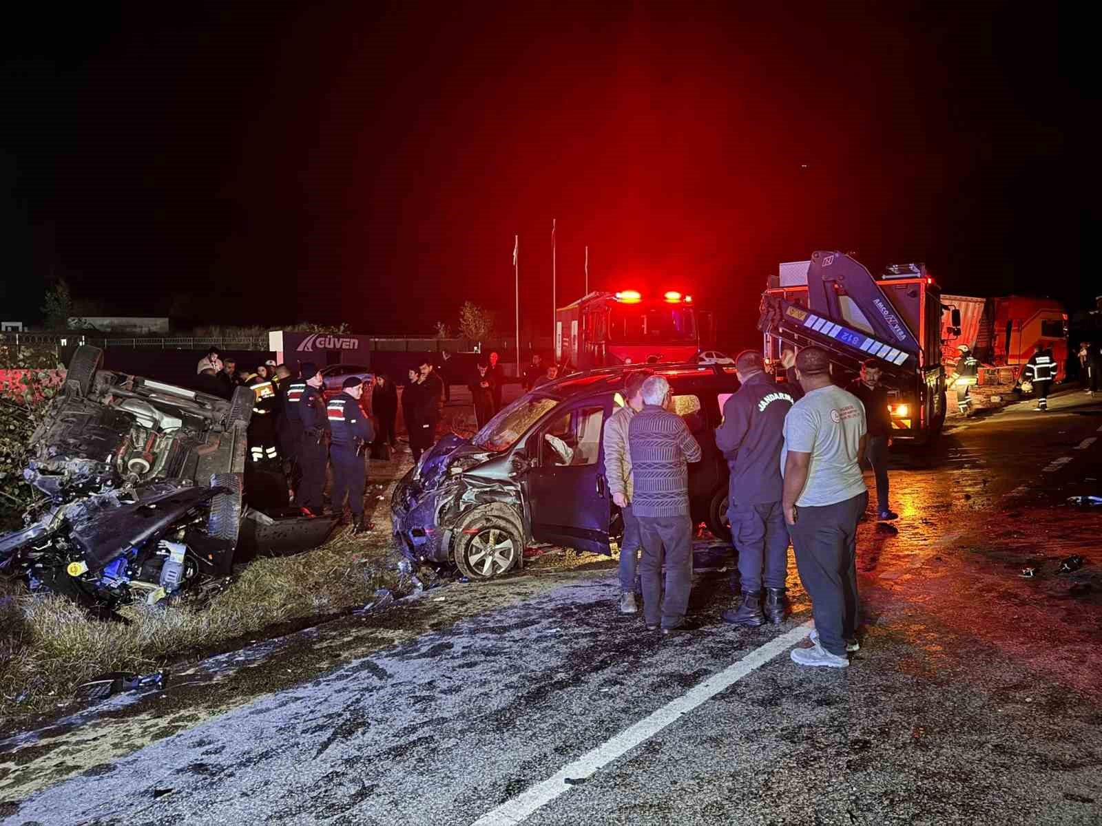 edirnede-zincirleme-kaza-olu-ve-yaralilar-var