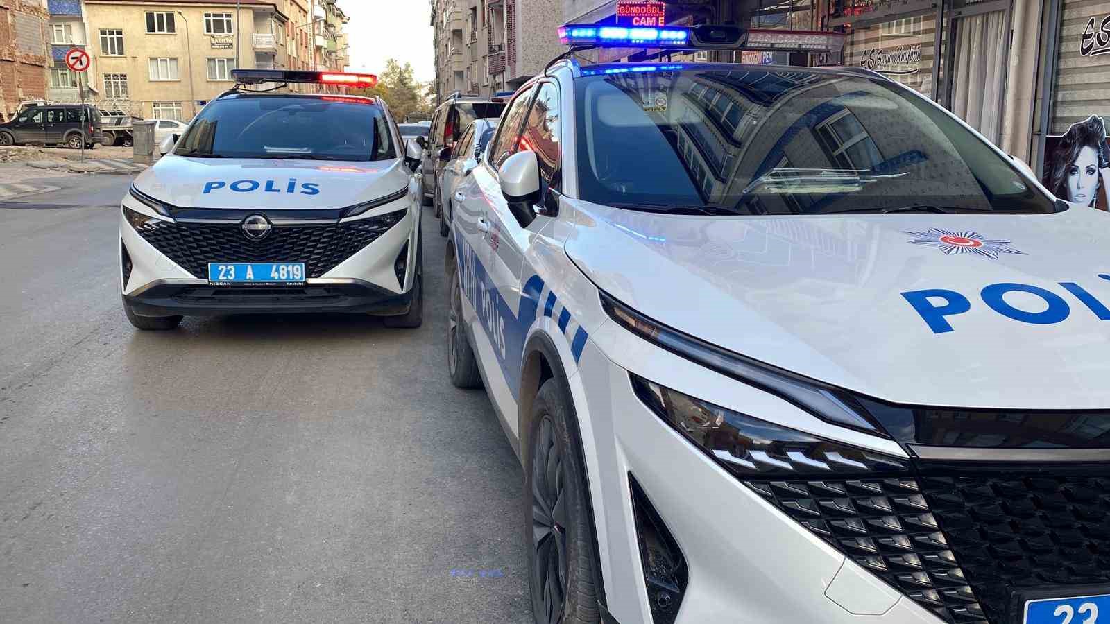 elazigda-kendi-bogazini-kesen-kadin-agir-yaralandi