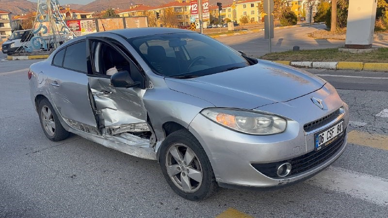 erzincanda-trafik-kazasi-2i-cocuk-4-yarali