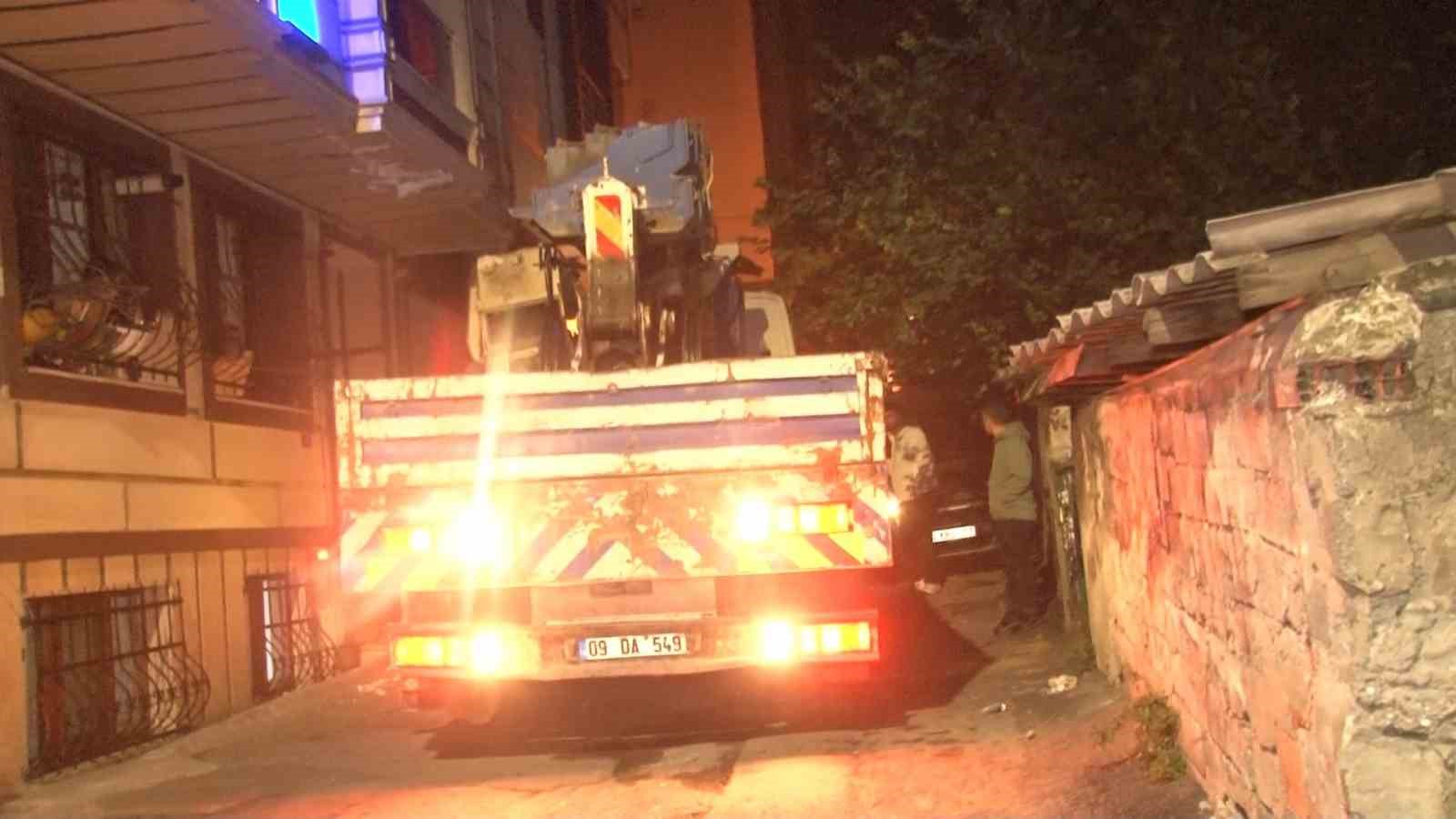 eyupsultanda-sokaga-dalan-vinc-dehset-sacti-mahalleli-sokaga-dokuldu