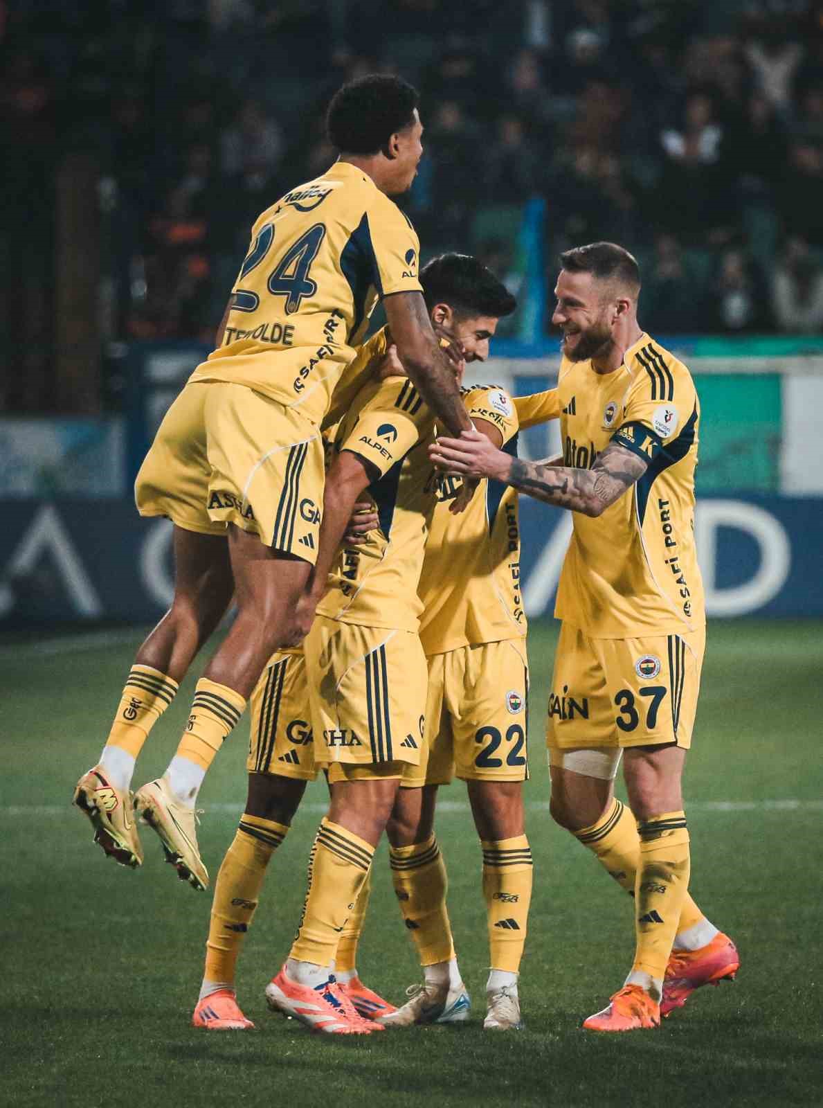 fenerbahceden-rizespora-karsi-13-maclik-galibiyet-serisi