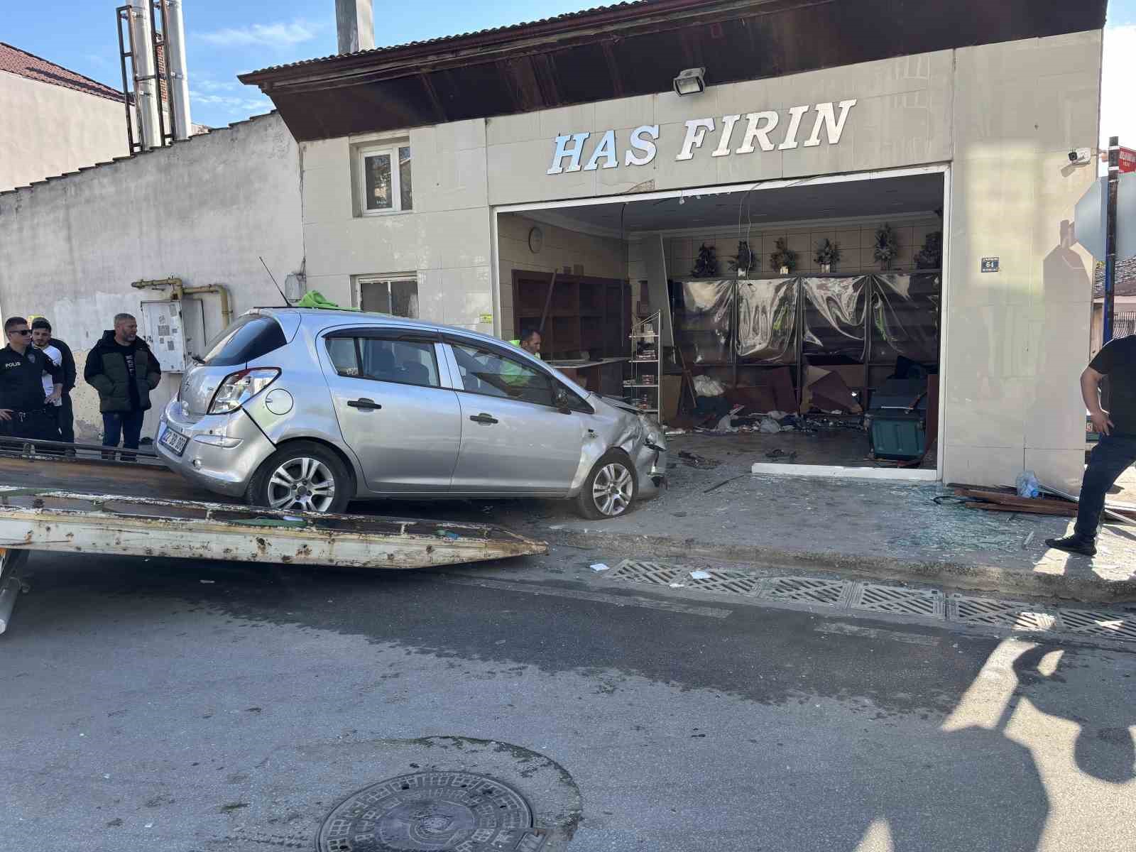 firina-dalan-otomobil-ortaligi-savas-alanina-cevirdi-o-anlar-kamerada