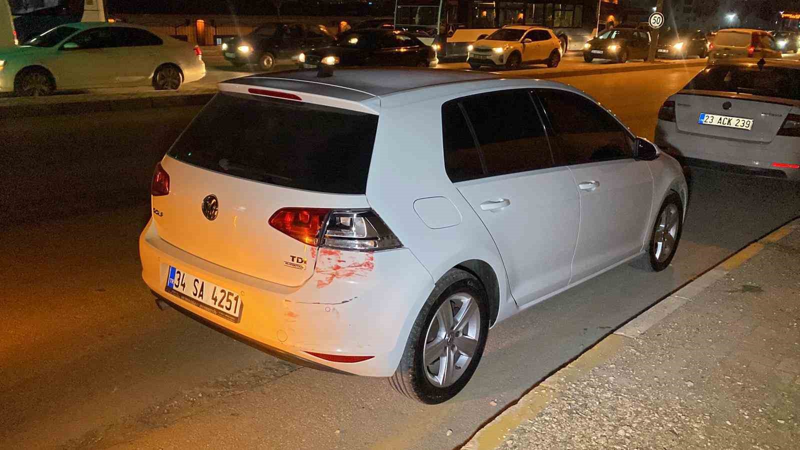 freni-patlayan-kamyon-once-otomobile-ardindan-insaat-bariyerine-carpti-2-yarali