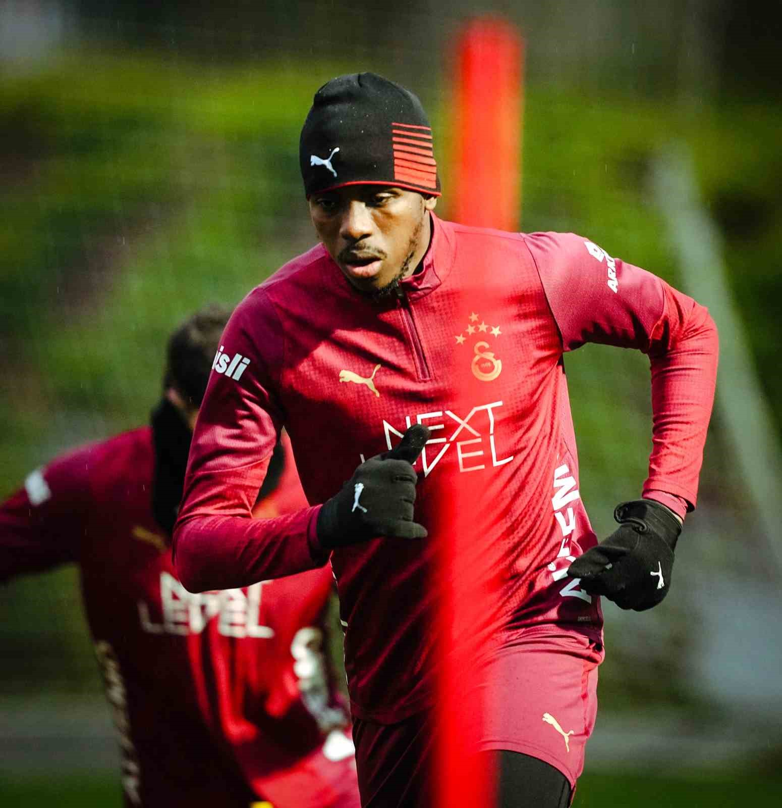 galatasaray-fenerbahce-derbisi-hazirliklarini-tamamladi